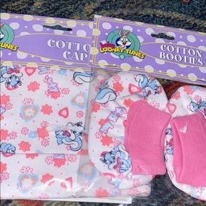 Looney Tunes Cotton Cap and Cotton Booties